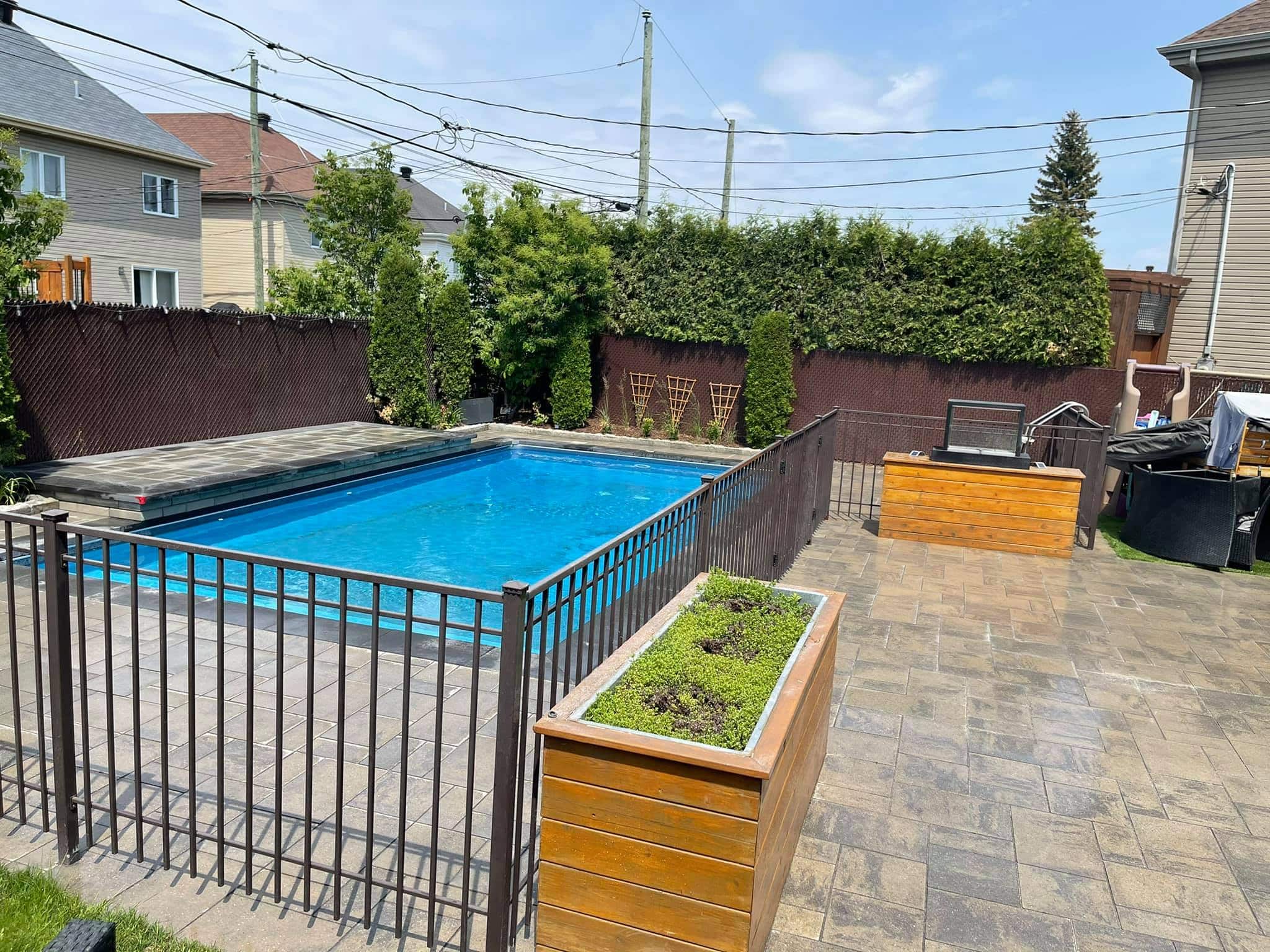 189271954_814815829463251_1245799974829428993_n Contour et aménagement de piscine